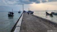 Salah satu pelabuhan menuju ke Gili Labak yakni dari Pelabuhan Tanjung Saronggi.