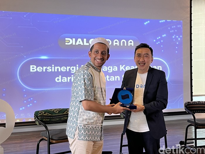 Habib Husein bin Jafar Al Hadar dan Cary Piantono, Chief Risk Officer DANA Indonesia