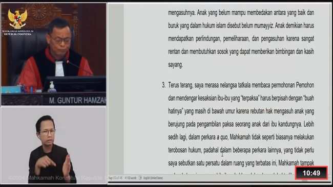 Hakim Guntur Hamzah menahan tangis saat membaca dissenting opinion gugatan 5 ibu