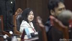 Tangisan Seorang Ibu Saat Uji Materi Hak Asuh Anaknya Ditolak MK