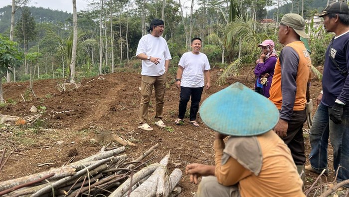 Ipong-Luhur dikala menemui petani Ipong-Luhur dikala menemui petani