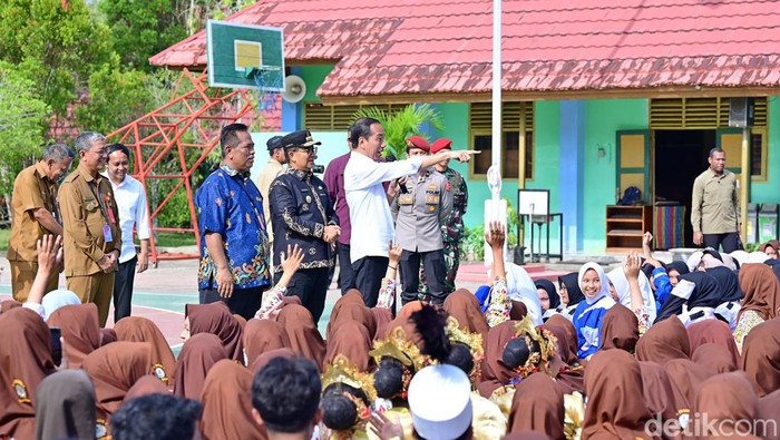 Jokowi Tinjau SMKN 1 Tanah Grogot Paser Kaltim