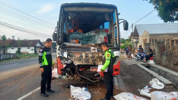 Kecelakaan Bus Harapan Jaya Tulungagung