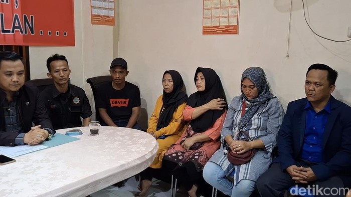 Keluarga empat tersangka membantah anak mereka jadi pelaku pembunuh siswi SMP di kuburan cina