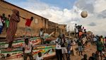 Keseruan Warga Senegal Nonton Pertandingan Sepakbola