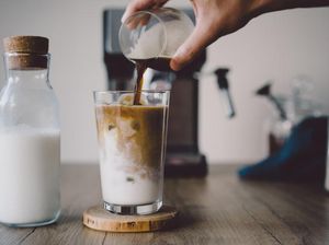 Kopi Susu tanpa Gula Ternyata Ampuh Mengatasi Nyeri Sendi