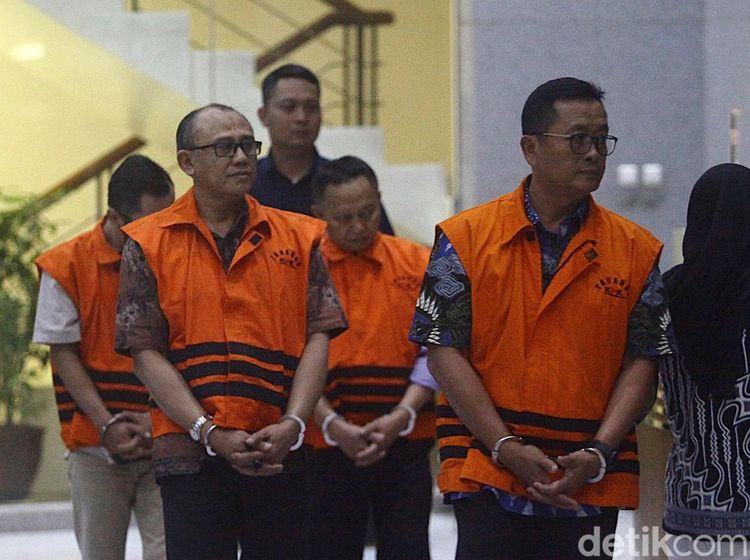 KPK Tahan Eks Sekda dan Tiga Anggota DPRD Kota Bandung