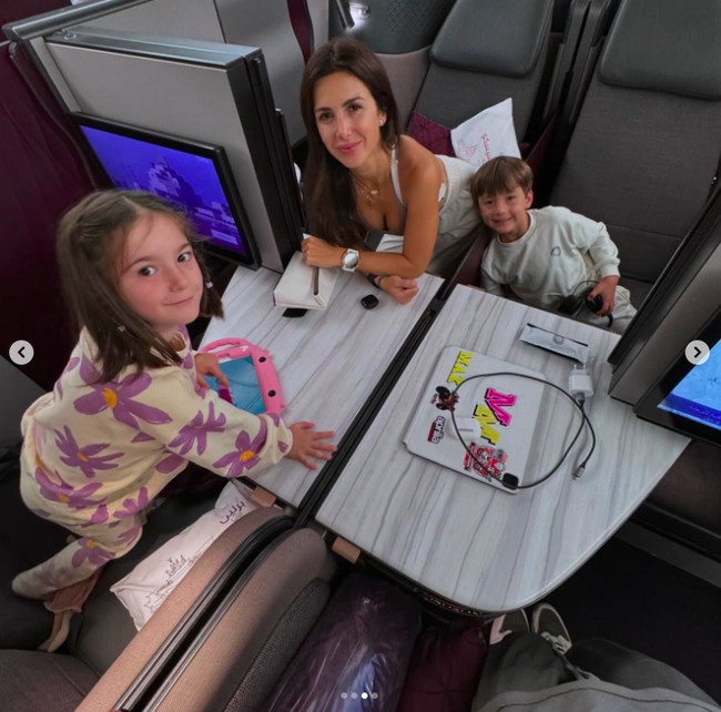 Aleix Espagaro dan Laura Montero menikah sejak 2014. Pasangan tersebut sudah dikaruniai sepasang anak kembar. Foto: Instagram