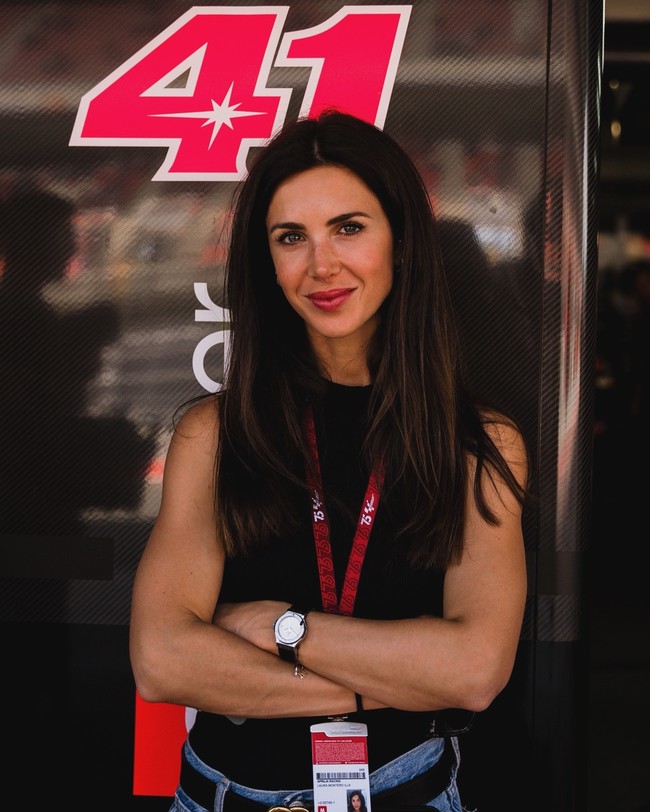 Istri Espagaro, Laura Montero, sendiri dikenal sebagai arsitek, desainer interior, dan blogger.Foto: Instagram