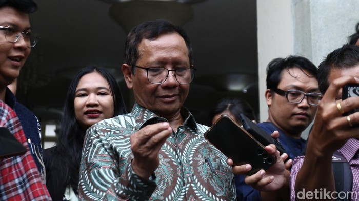 Mahfud Md saat ditemui wartawan di UGM usai mengisi acara Kongres Pancasila XII, Kamis (26/9/2024).
