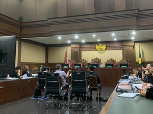 Hakim Cecar Eks Kadis ESDM Babel soal Pengawasan Bekas Tambang Timah