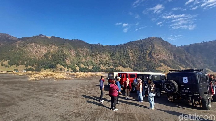 Menikmati Sunrise dari Bukit Perahu Bromo