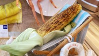 Kreasi sampel makanan yang dipamerkan memang unik-unik. Kali ini sampel makanannya berupa jagung yang sedang berjemur. Bisa diartikan juga seperti jagung yang dipanggang di bawah sinar matahari. Foto: soranews24.com