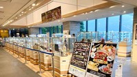 Jepang dikenal dengan segala macam keunikannya. Bahkan di negara ini, kamu bisa mendapat kesempatan untuk melihat pameran sampel makanan plastik yang sering dipajang di depan restoran. Foto: soranews24.com