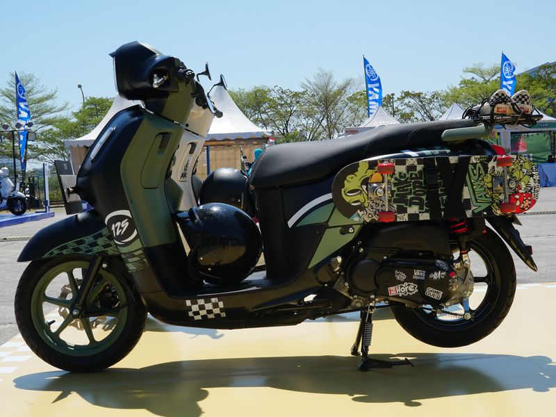 Modifikasi Yamaha Fazzio bergaya old school