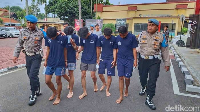 Para tersangka saat dibekuk Sat Reskrim Polresta Bandung, di Mapolresta Bandung, Soreang, Kamis (26/9/2024).