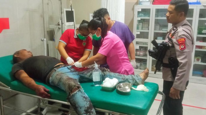 Pelaku penusukan saat menjalani perawatan di RSUD Karangasem. (dok. Polres Karangasem)