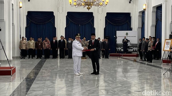 Pelantikan Pj Bupati Bogor Bachril Bakri di Gedung Sate, Kota Bandung pada Kamis (26/9/2024)