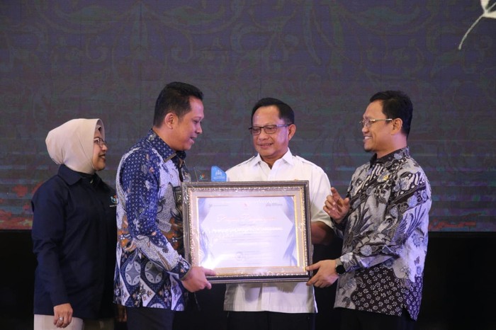 Pemkab Tangerang Raih Penghargaan Anindhita Wistara Data