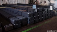 Penyegelan itu dilakukan di salah satu produsen baja di Kawasan Kampung Bangkong Reang, Wangunharjo, Cikarang Utara.  