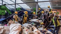 TPST Sentiong juga mengolah sampah menjadi bahan bakar alternatif refuse-derived fuel (RDF).   