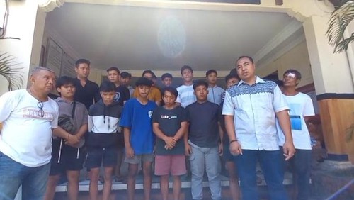 Perbekel Petandakan dan Lurah Banyuning beserta para pihak yang terlibat perkelahian menyampaikan permintaan maaf, Kamis (26/9/2024). (Istimewa)