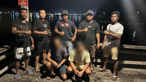 Personel Satreskrim Polres Manggarai Barat menangkap dua pelaku penipuan dan penggelapan uang perusahaan di Labuan Bajo sebesar Rp 250 juta. (Dok. Humas Polres Manggarai Barat)