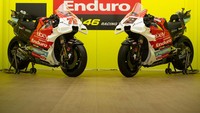 Saya sangat bangga hari ini untuk dapat memperkenalkan livery terbaru Pertamina  Enduro VR46 Racing Team, tambah Riva Siahaan, Direktur Utama Pertamina Patra Niaga. Foto: Dok. Pertamina Enduro VR46 Racing Team