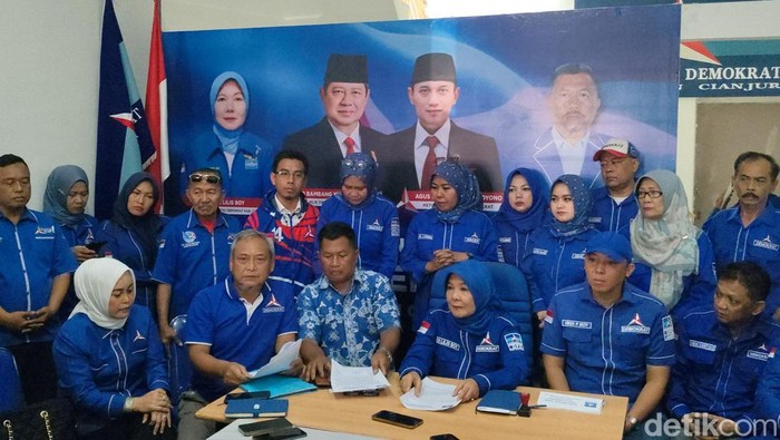 Pimpinan DPC Partai Demokrat Cianjur saat sikapi pembangkangan puluhan kader