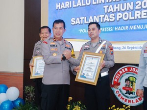 Potong Tumpeng-Penghargaan Anggota Berprestasi Isi HUT Lantas di Jombang