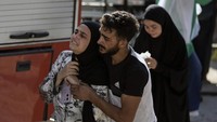 Hizbullah dan Israel telah terlibat dalam pertempuran lintas batas hampir setiap hari sejak kelompok militan Palestina, Hamas melancarkan serangan besar-besaran yang belum pernah terjadi sebelumnya terhadap Israel pada 7 Oktober, yang memicu perang di Gaza.