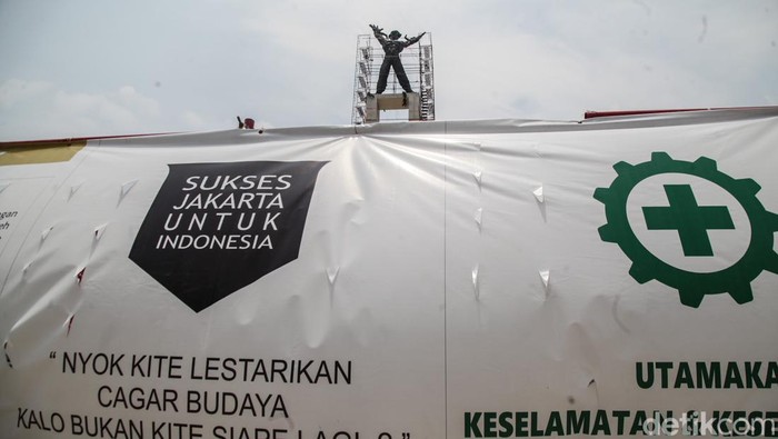 Monumen Pembebasan Irian Barat di Lapangan Banteng, Jakarta Pusat, tengah dilakukan konservasi, Kamis (26/9/2024).