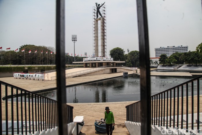 Monumen Pembebasan Irian Barat di Lapangan Banteng, Jakarta Pusat, tengah dilakukan konservasi, Kamis (26/9/2024).