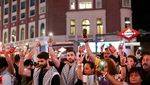 Protes Israel, Warga Kibarkan Bendera Palestina di Kota Madrid
