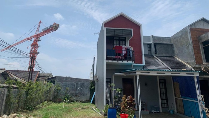 Proyek Pembangunan Pabrik Mengambil Lokasi Dekat Pemukiman