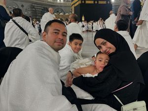 Rangkul Rafathar, Raffi Ahmad Menangis Cium Kabah