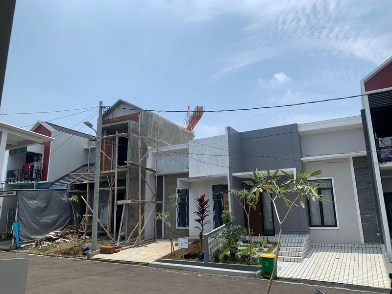 Rumah Retak Imbas Proyek Pabrik di Bogor