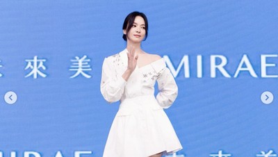 7 Gaya Song Hye Kyo Pamer Pundak Saat Jadi Brand Ambassador Skincare Taiwan