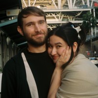 Di unggahan terbarunya itu Stephanie tampak memamerkan kebersamannya dengan Asher. Dalam kolom keterangan ia menulis, i love my wife, too lazy these days to have breakfast in bed but this song is still valid, also thankyou @jorgenodegard for the best pics ever. Foto: Instagram/@stephaniepoetri