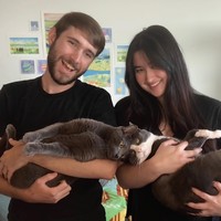 Kabar pertunangan itu diumumkan melalui akun Instagram pribadinya pada 3 Mei 2024. Unggahannya kala itu pun langsung mendapat banyak ucapan selamat dari para netizen. Foto: Instagram/@stephaniepoetri