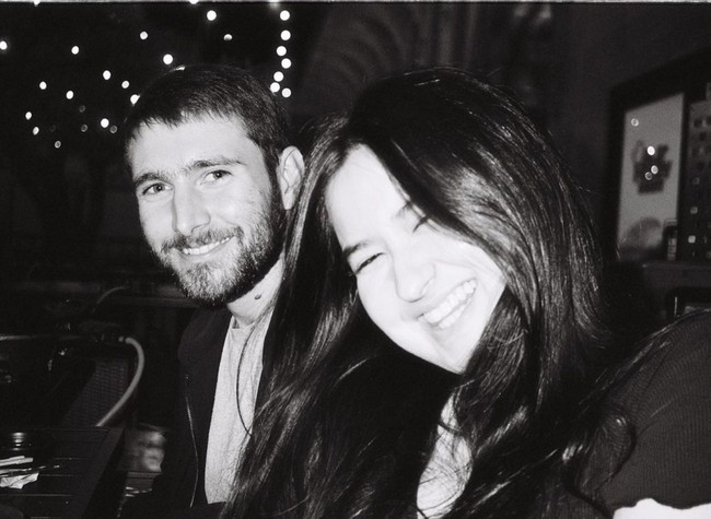 Meski unggahan terbaru Stephanie itu ramai dikomentari netizen yang memberikan beragam dugaan terkait kalimat wife atau istri yang tertera di sana, hingga kini Stephanie sendiri terlihat masih belum menanggapi komentar-komentar tersebut. Foto: Instagram/@stephaniepoetri