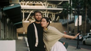 Banyak yang berasumsi Stephanie Poetri dan Asher Novkov sebenarnya sudah menikah. Foto: Instagram/@stephaniepoetri