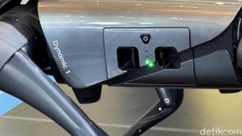 Dengan baterai internal berkapasitas 15.000 mAh, Dynamic 1 dapat digunakan selama sekitar 90 menit sebelum perlu diisi ulang. Foto: Adi Fida Rahman/detikINET