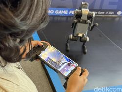 Aksi Robot Anjing Pintar Tecno Dynamic 1 yang Menggemaskan