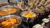 Makanan khas Canton hangat dan nikmat cocok untuk disantap sambil menikmati akhir pekan. Ada kolaborasi tiga orang chef yang menyajikan buffet dimsum dengan konsep all you can eat atau makan sepuasnya. Foto: detikcom/Diah Afrilian