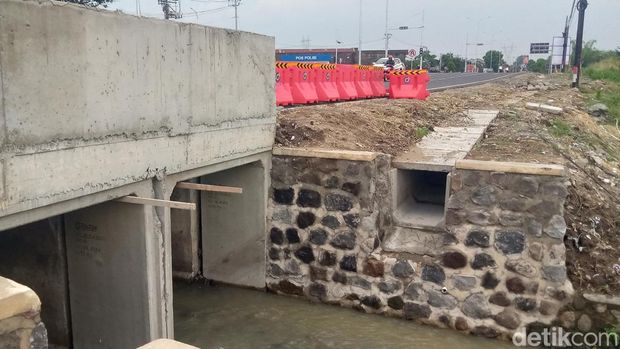 TKP kecelakaan di dekat Exit Tol Kuncen, Klaten, Kamis (26/9/2024).