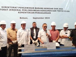 Zulhas Segel 11 Ribu Ton Baja Siku Sama Kaki Senilai Rp 11 M