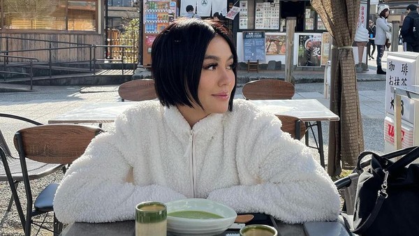 Serunya Agnez Mo Saat Kulineran di Bali hingga Jepang