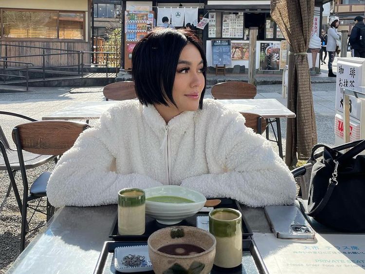 Serunya Agnez Mo Saat Kulineran di Bali hingga Jepang