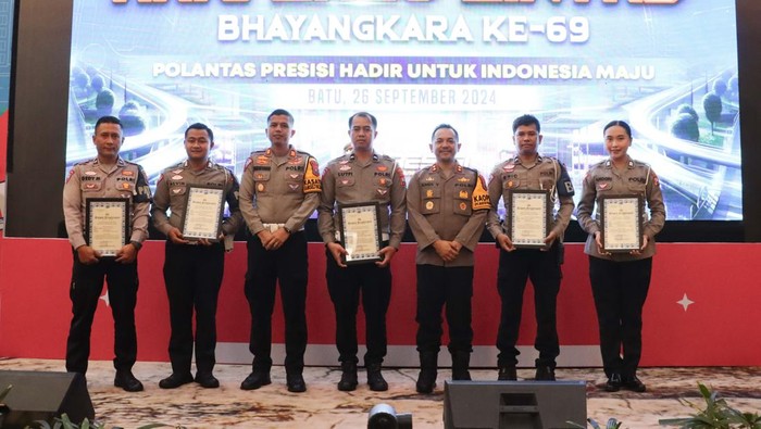 Anggota Polres Kota Batu dapat penghargaan